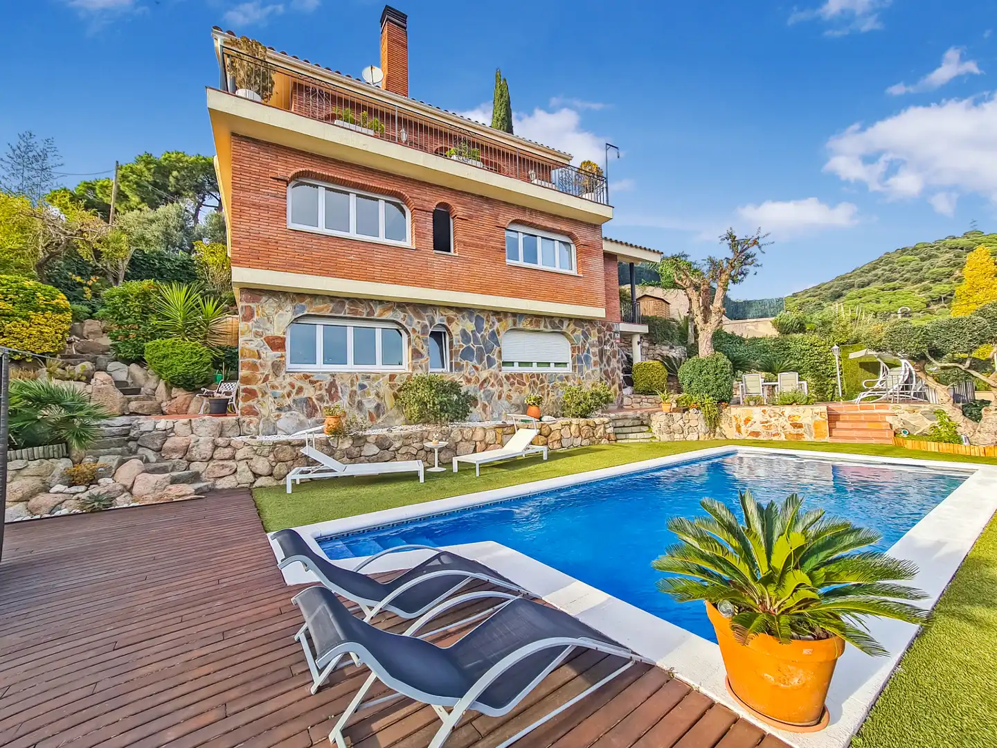 Vista exterior de Casa o chalet en venta en Alella con Calefacción, Jardín privado y Terraza