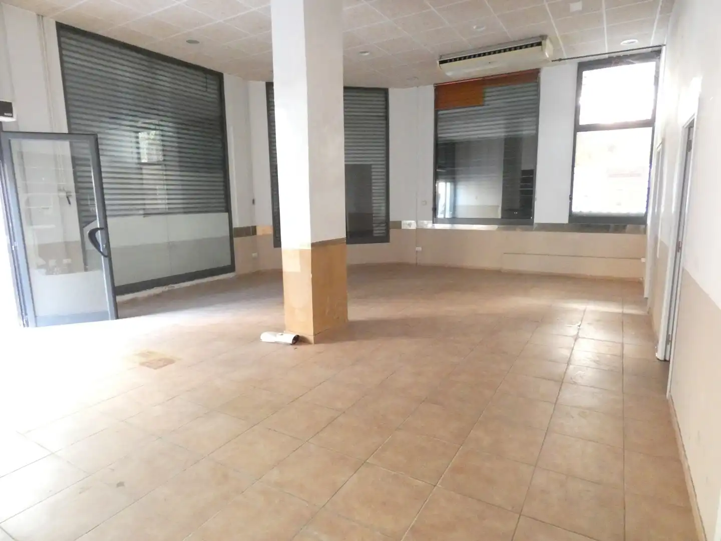 Commercial properties for rent in Cerdanyola del Vallès  with Air Conditioner