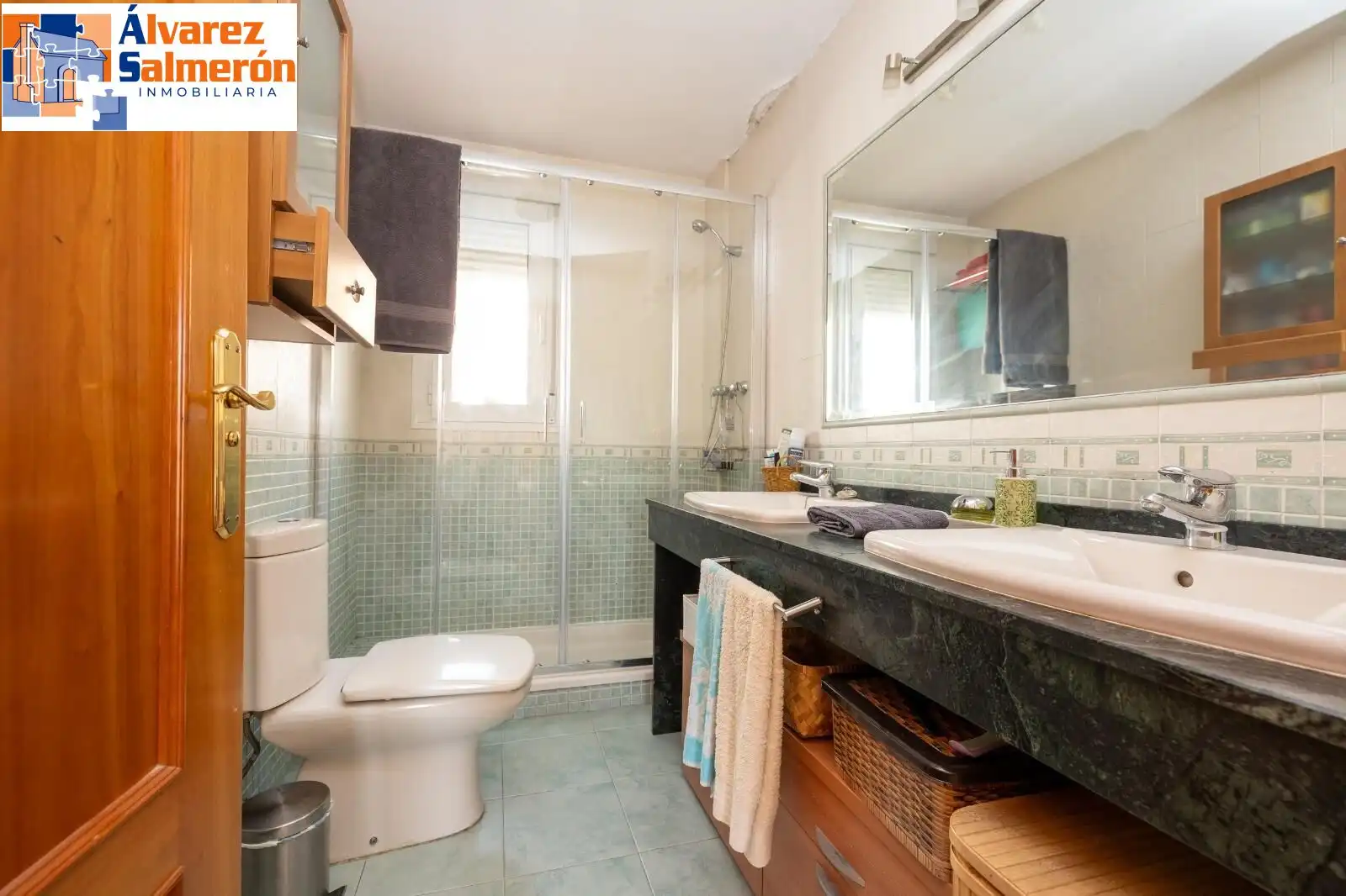 Bany de Casa o xalet en venda en Granada amb Aire condicionat, Calefacció i Terrassa