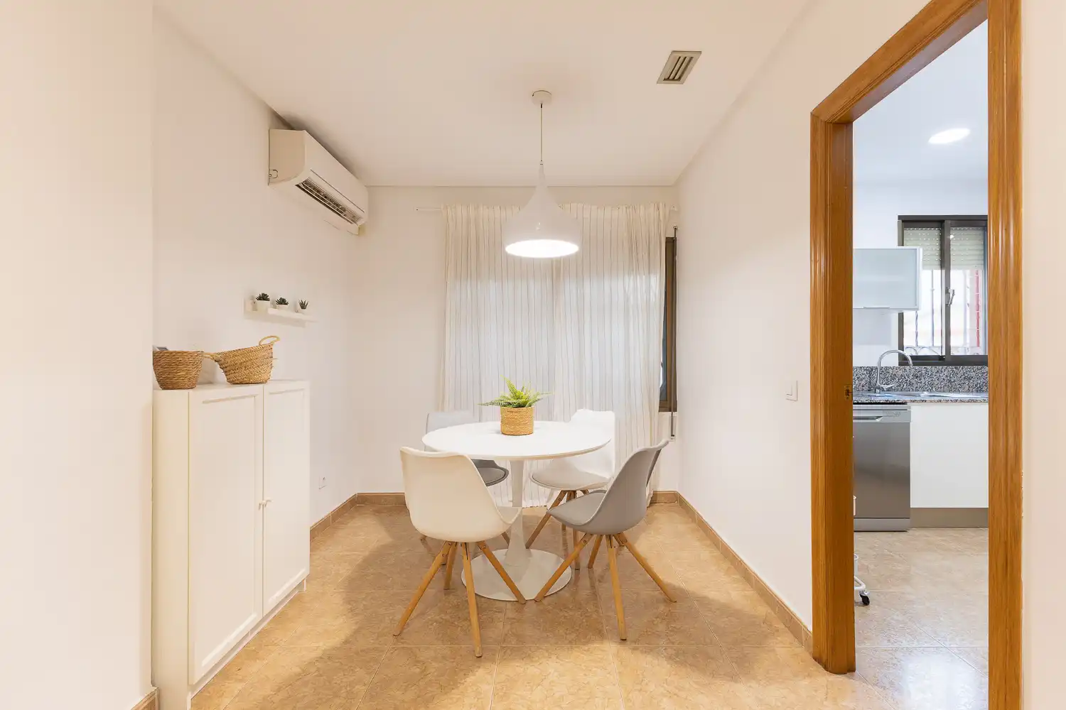 Dining room of Flat for rent in Valencia  with Air Conditioner, Heating and Furnished