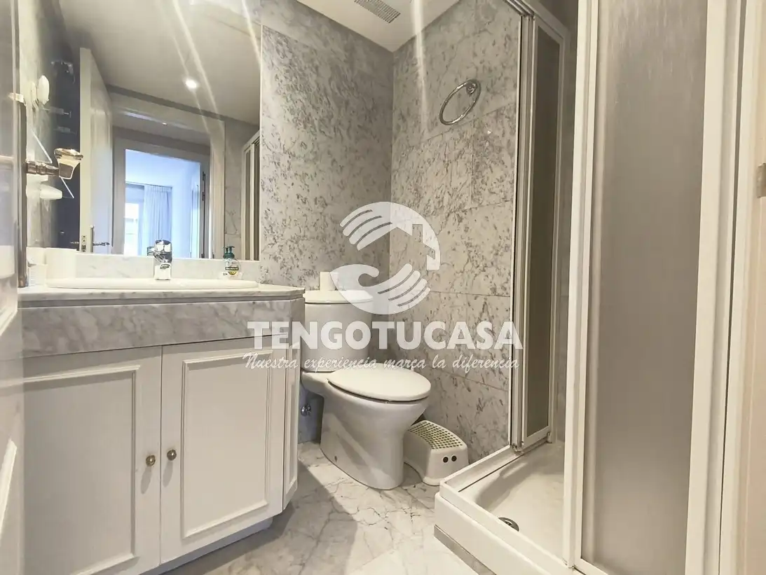 Bathroom of Flat for rent in Madrid  with Air Conditioner, Heating and Terrace