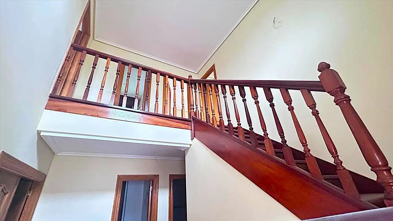 Haus oder Chalet zum Verkauf in Arnuero mit Privatgarten und Balkon
