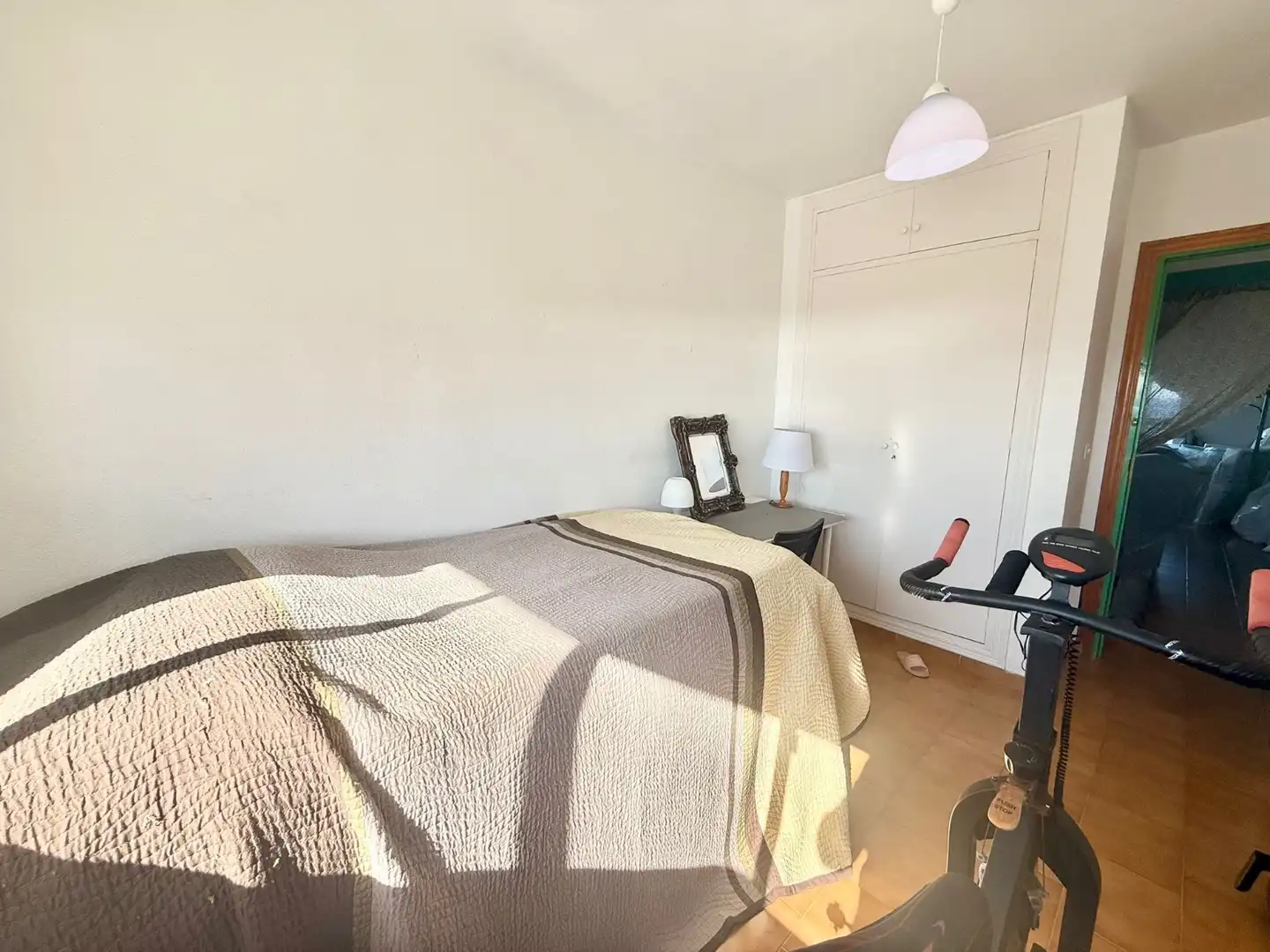Dormitori de Apartament de lloguer en La Manga del Mar Menor amb Calefacció, Terrassa i Piscina