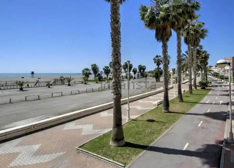 Vista exterior de Pis en venda en Motril