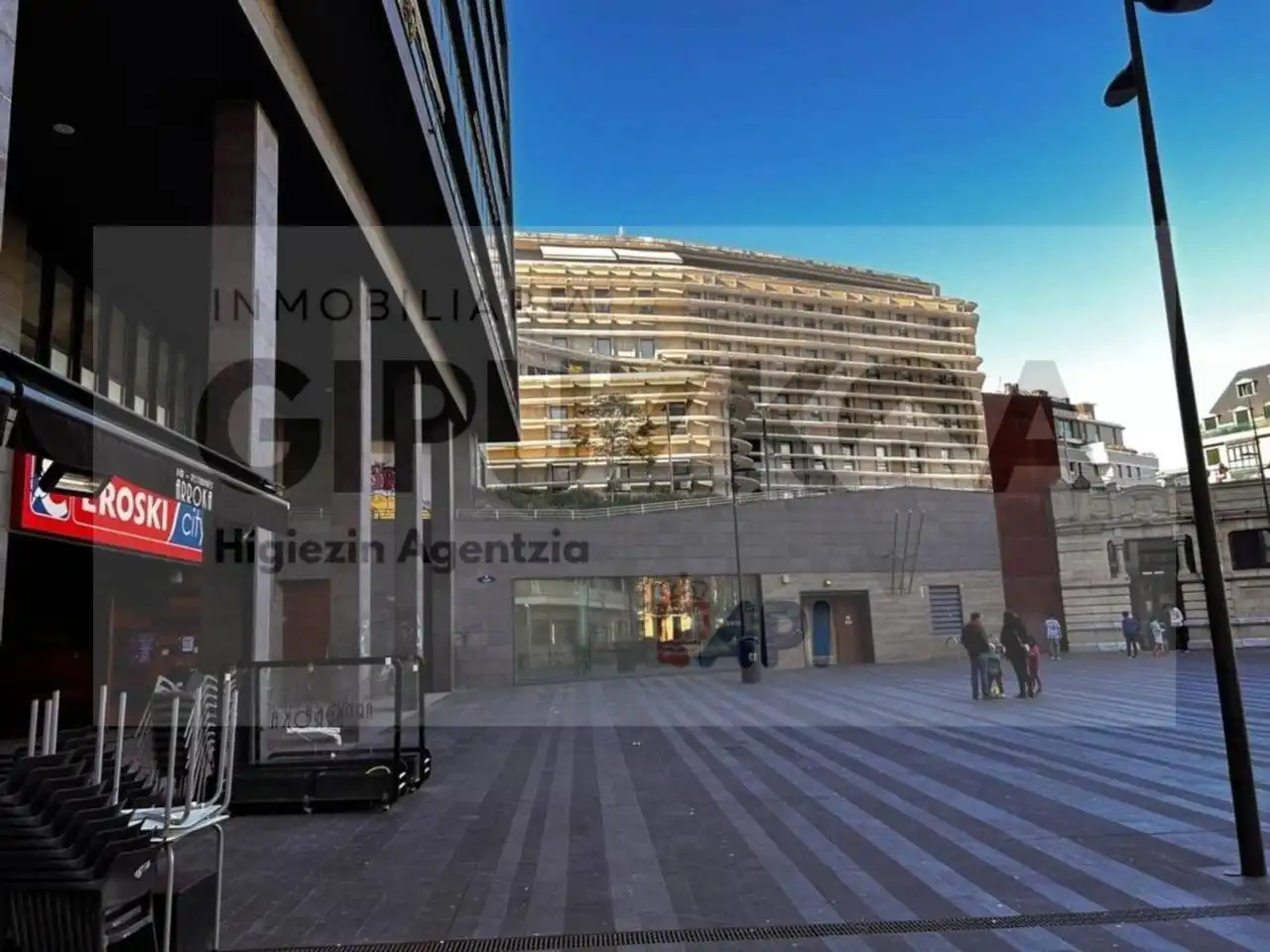 Local comercial en alquiler en Calle Arroka
