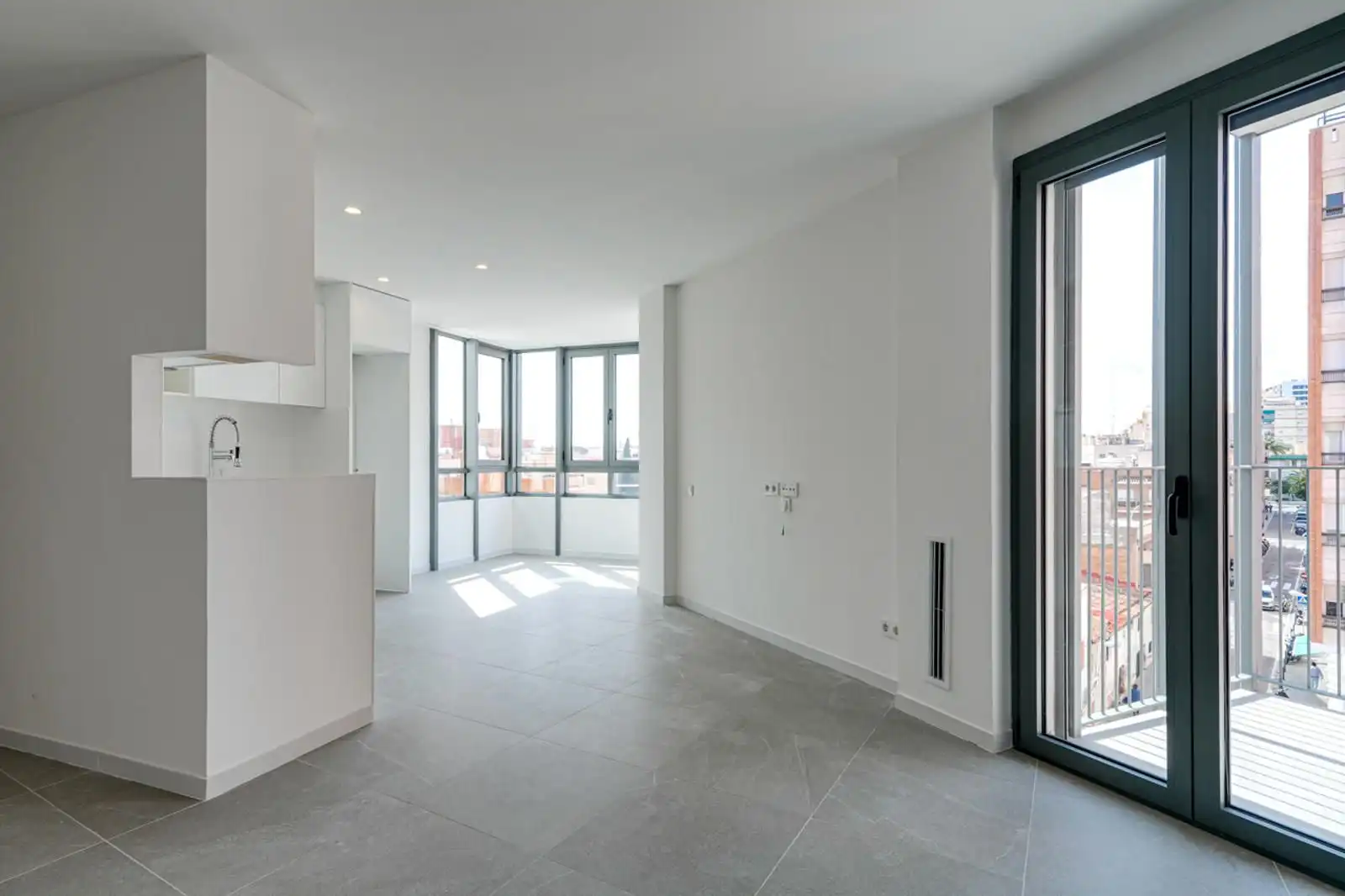 Piso en venta en L'Hospitalet de Llobregat con Terraza