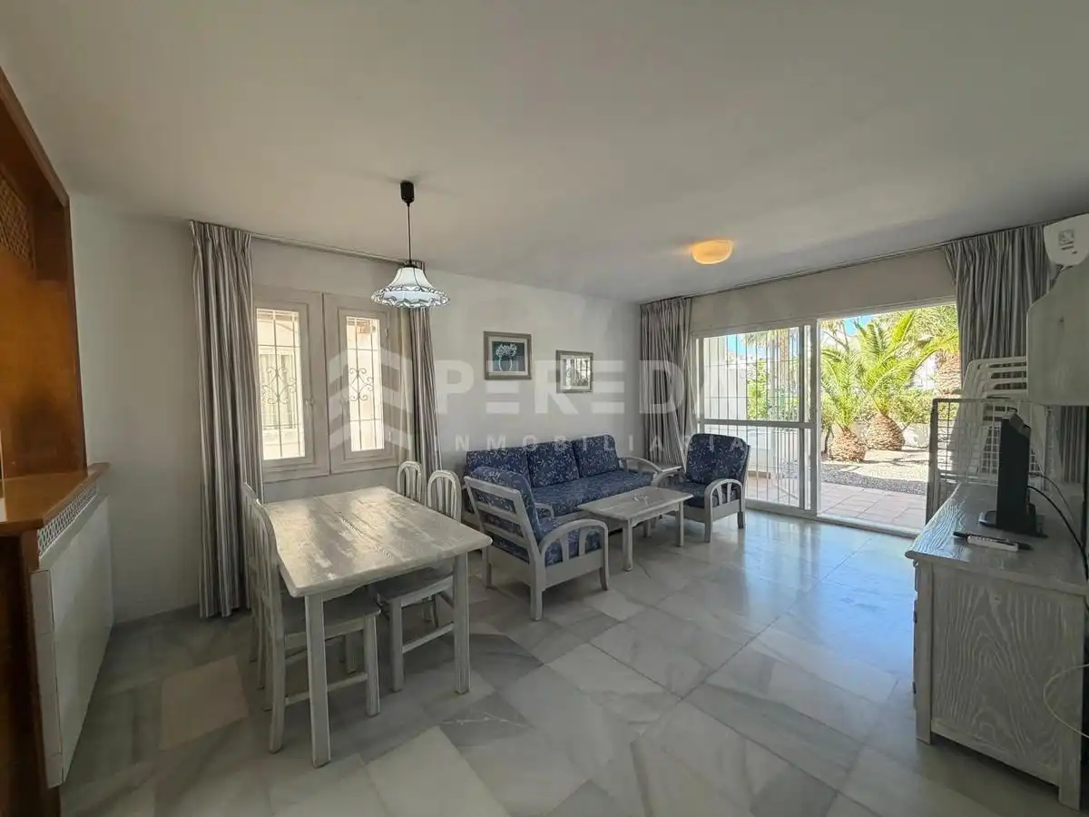Vista exterior de Planta baja en venta en Roquetas de Mar con Aire acondicionado, Terraza y Amueblado