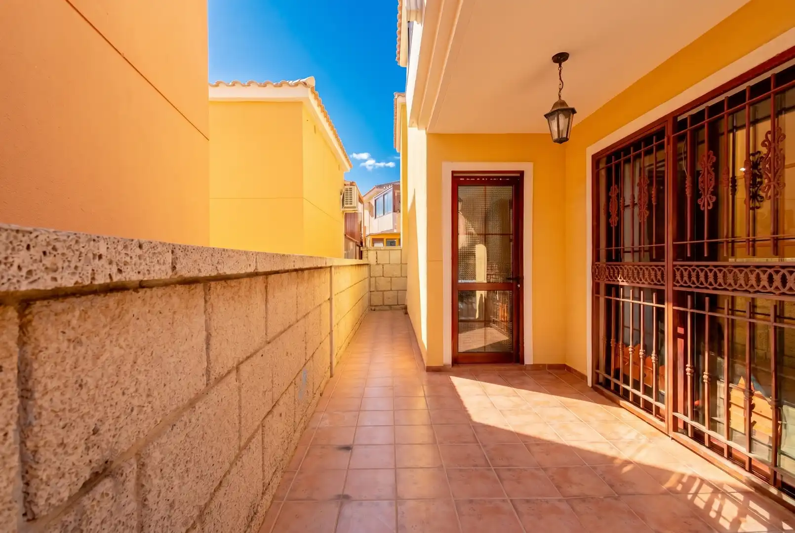 Vista exterior de Casa o chalet en venta en Arona con Jardín privado, Terraza y Balcón
