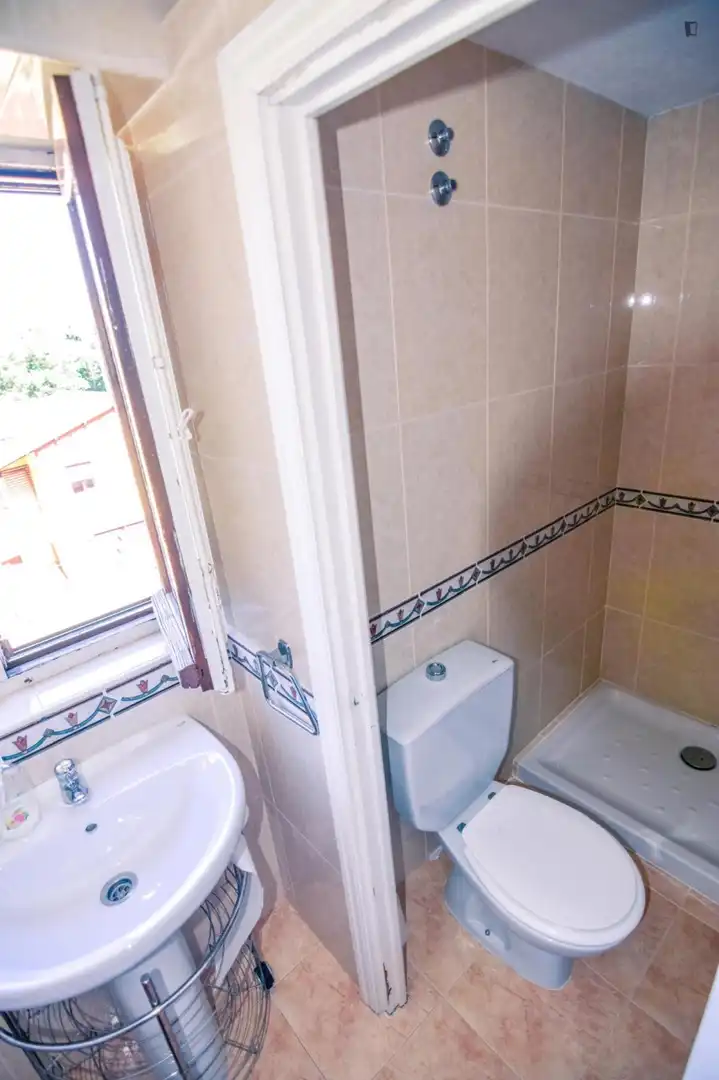 Bany de Casa o xalet per a compartir en Salamanca amb Calefacció, Moblat i Forn