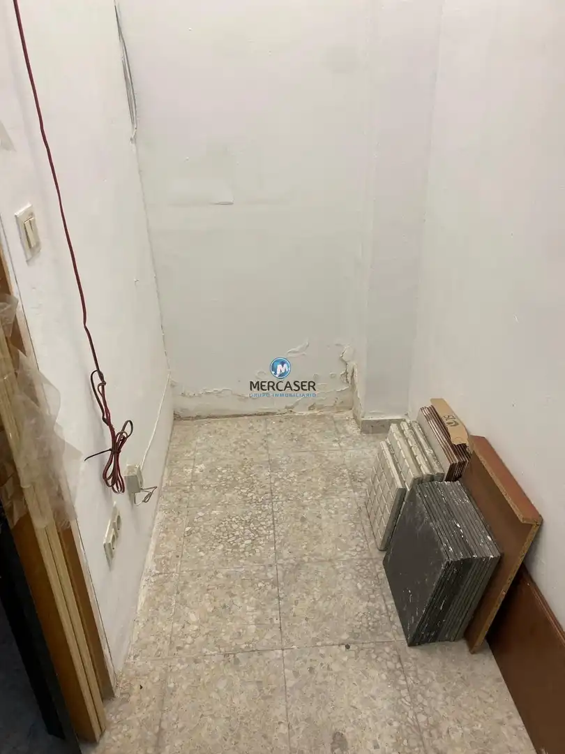 Local comercial de lloguer a Caballería Española, imagen 9