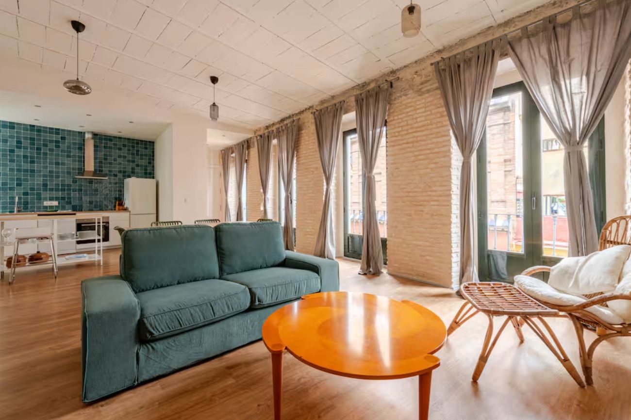 Sala d'estar de Àtic de lloguer en  Sevilla Capital amb Aire condicionat, Calefacció i Parquet