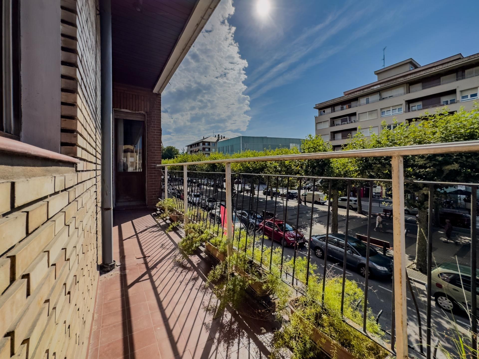 Vista exterior de Pis en venda en Torrelavega  amb Parquet, Terrassa i Balcó