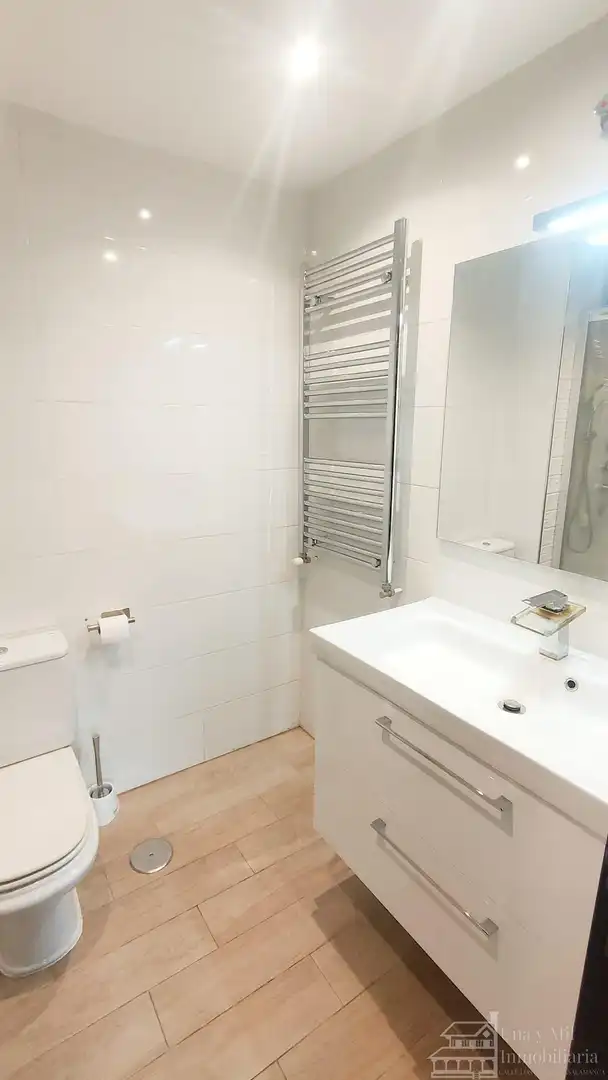 Bathroom of Flat for sale in Salamanca  with Terrace and Balcony
