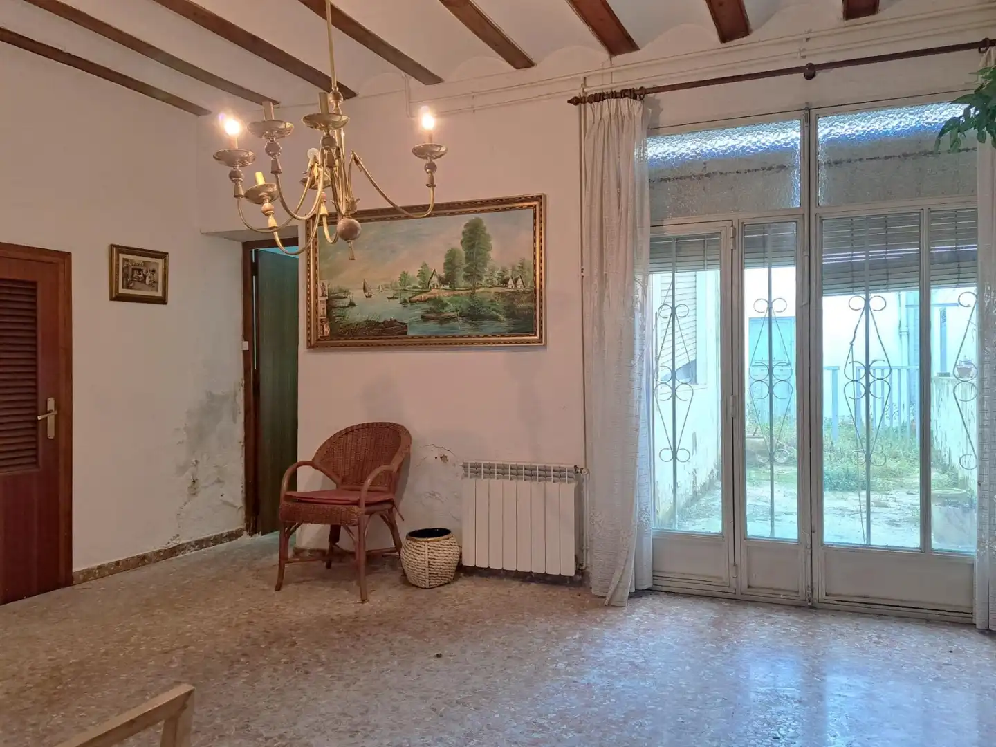 Einfamilien-Reihenhaus zum Verkauf in Requena mit Terrasse, Abstellraum und Balkon