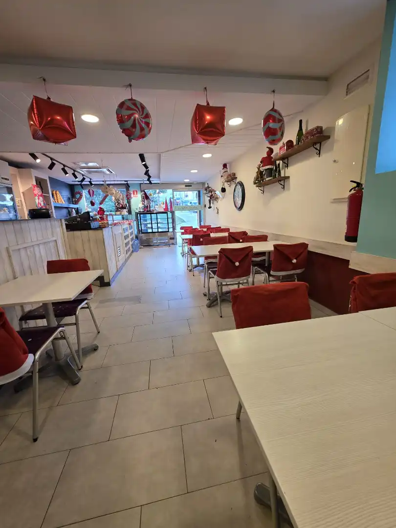 Business premises for transfer in Carrer Font de la Via 1, imagen 2