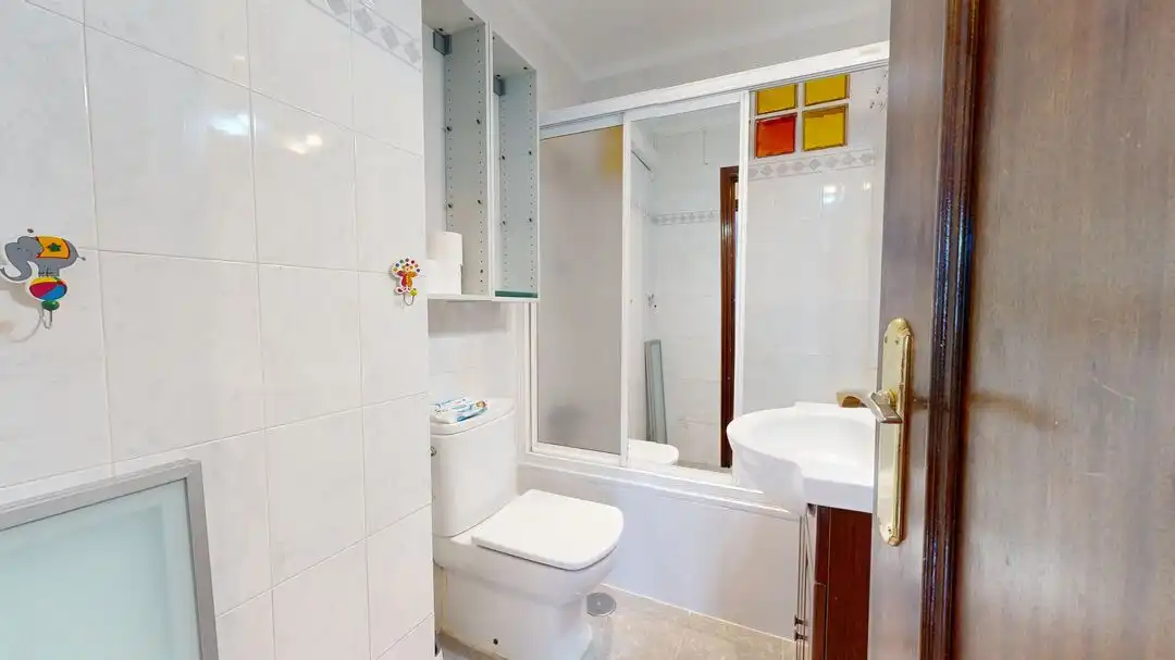 Baño de Piso de alquiler en Madrid con Aire acondicionado, Calefacción y Terraza