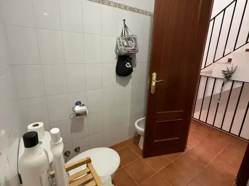 Baño de Piso para compartir en La Palma del Condado con Amueblado