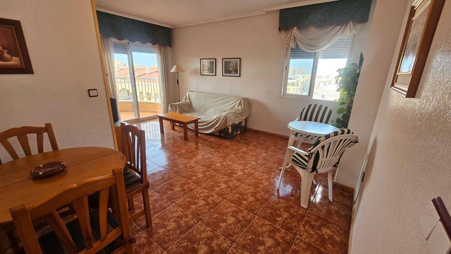 Sala d'estar de Apartament en venda en Torrevieja amb Terrassa i Moblat