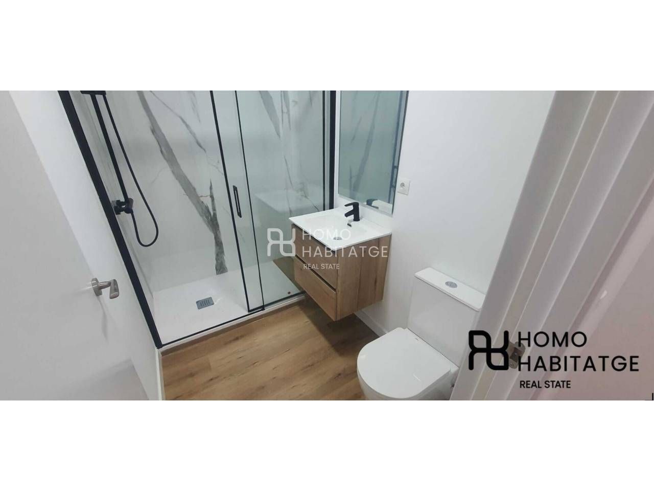 Bany de Local en venda en Barberà del Vallès amb Aire condicionat i Alarma