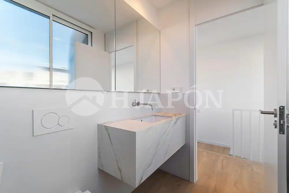 Bany de Casa o xalet en venda en Badalona amb Aire condicionat, Calefacció i Terrassa
