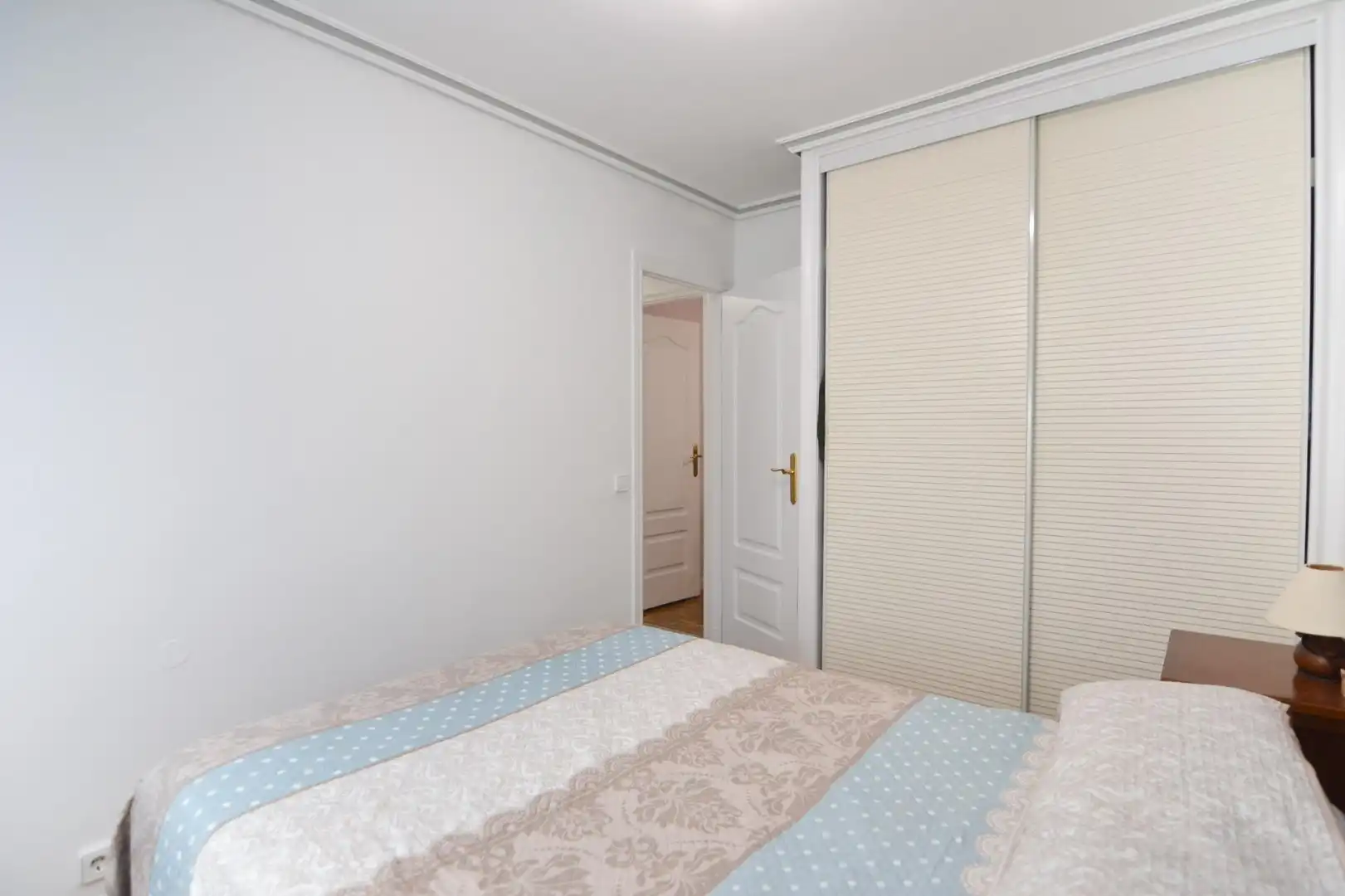 Habitación de Planta baja en venta en Móstoles con Calefacción, Parquet y Terraza