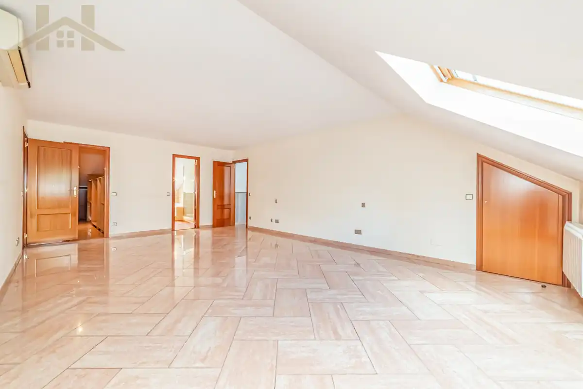 Houses for rent in Calle Cedros, Zona Monte El Pilar