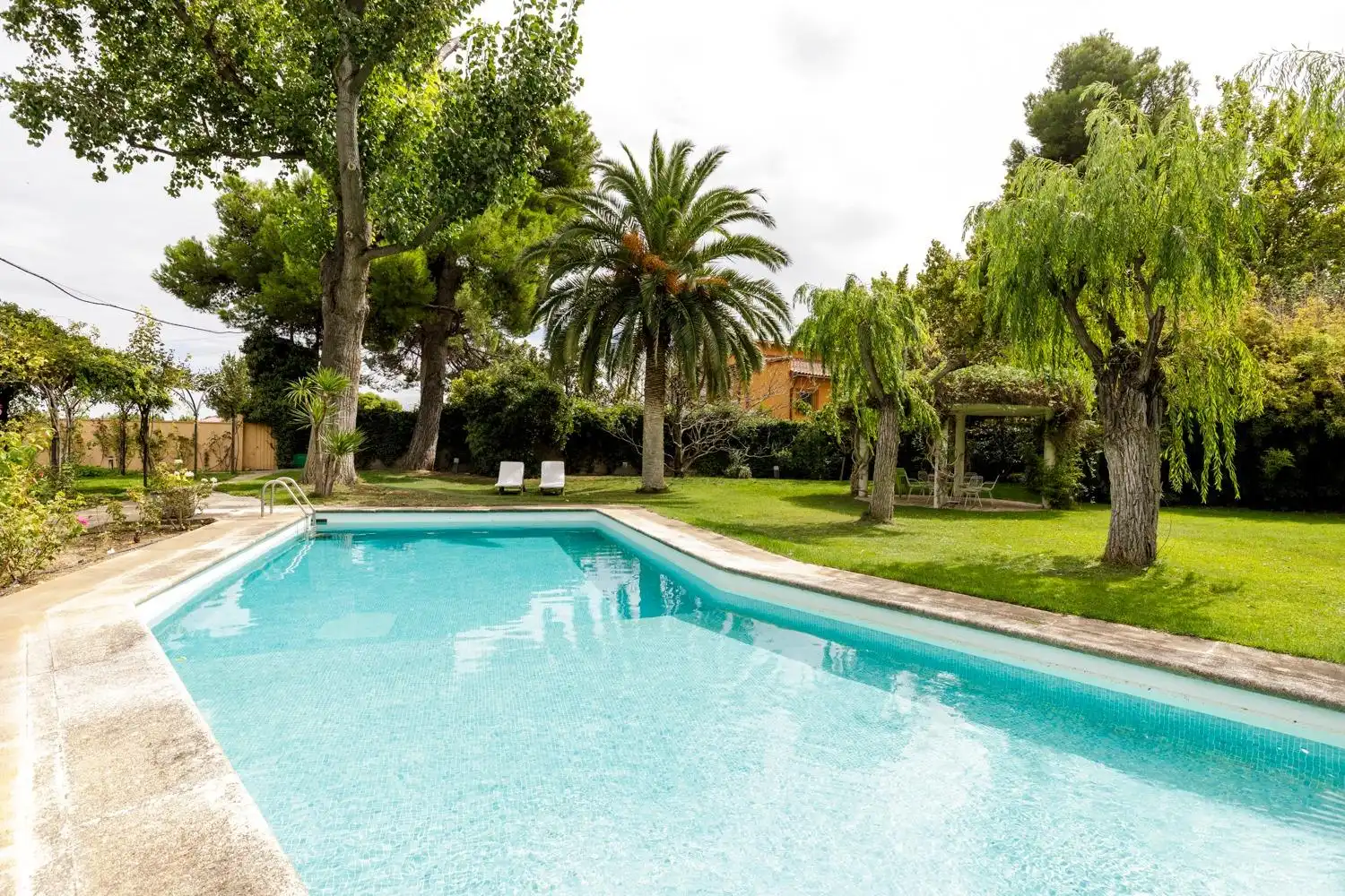 Piscina de Casa o xalet en venda en Zaragoza amb Aire condicionat, Calefacció i Jardí privat
