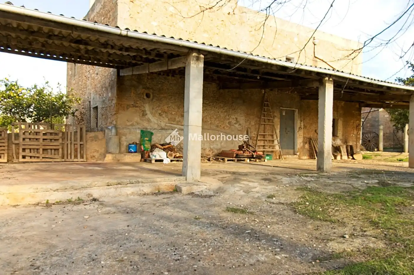 Vista exterior de Finca rústica en venda en  Palma de Mallorca amb Jardí privat, Terrassa i Traster