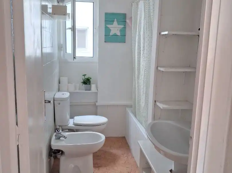 Badezimmer von Wohnung zur Miete in Cartagena mit Klimaanlage, Terrasse und Balkon