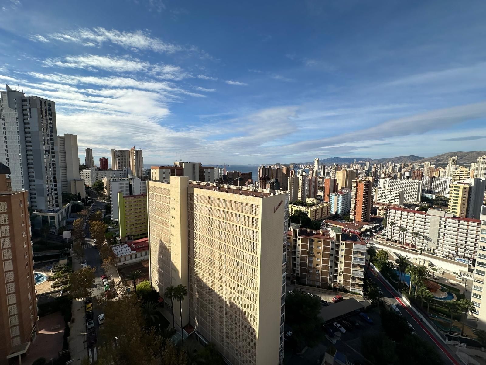 Vista exterior de Apartament en venda en Benidorm amb Aire condicionat, Calefacció i Jardí privat