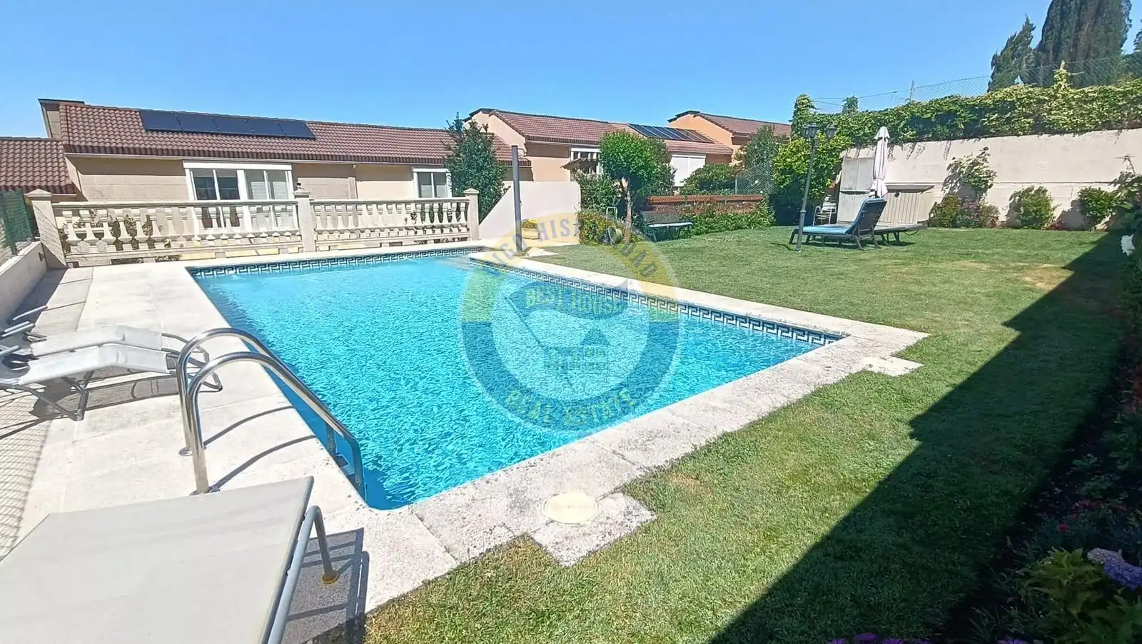 Piscina de Casa adosada en venta en Vigo  con Calefacción, Terraza y Trastero