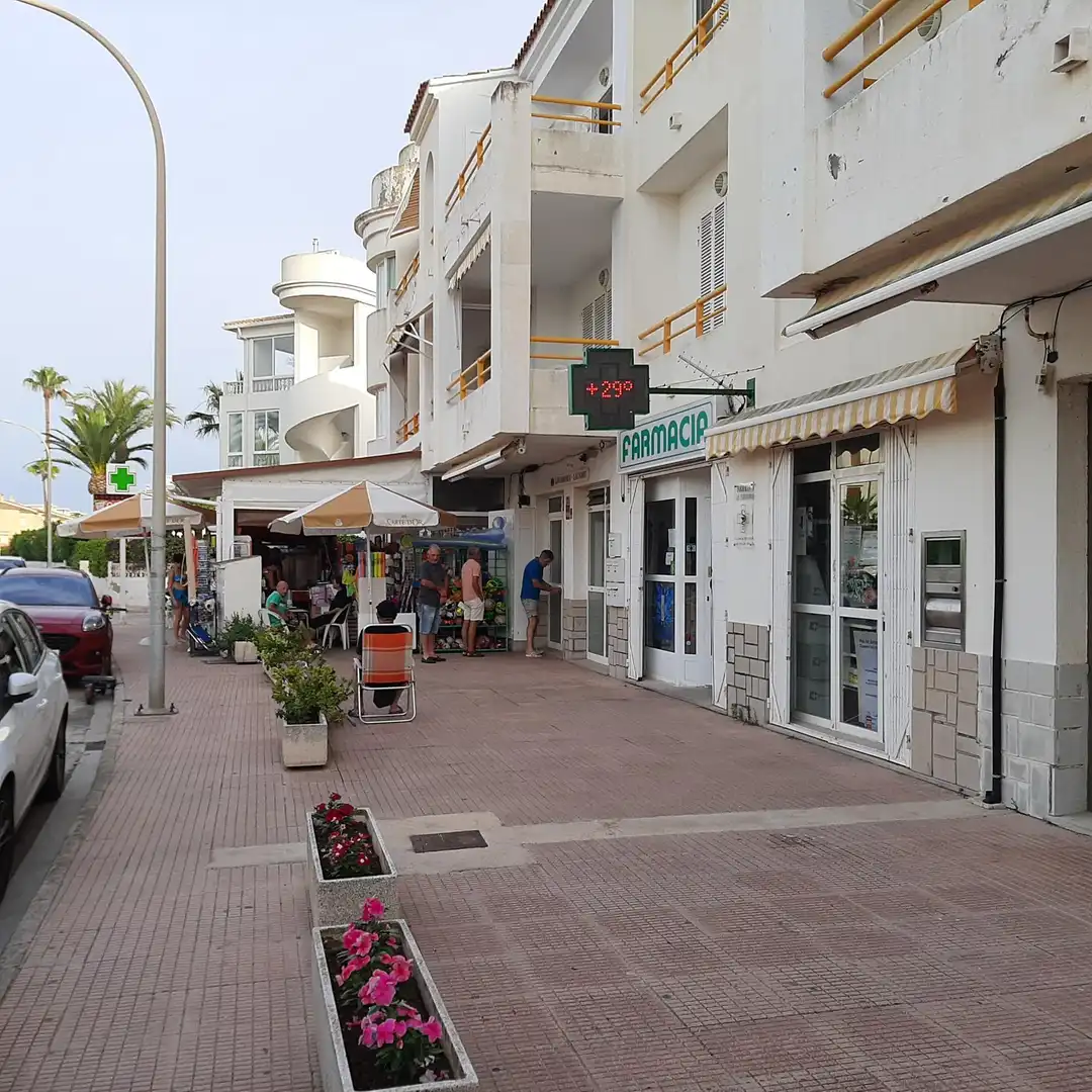 Locale commerciale in vendita a Oliva pueblo