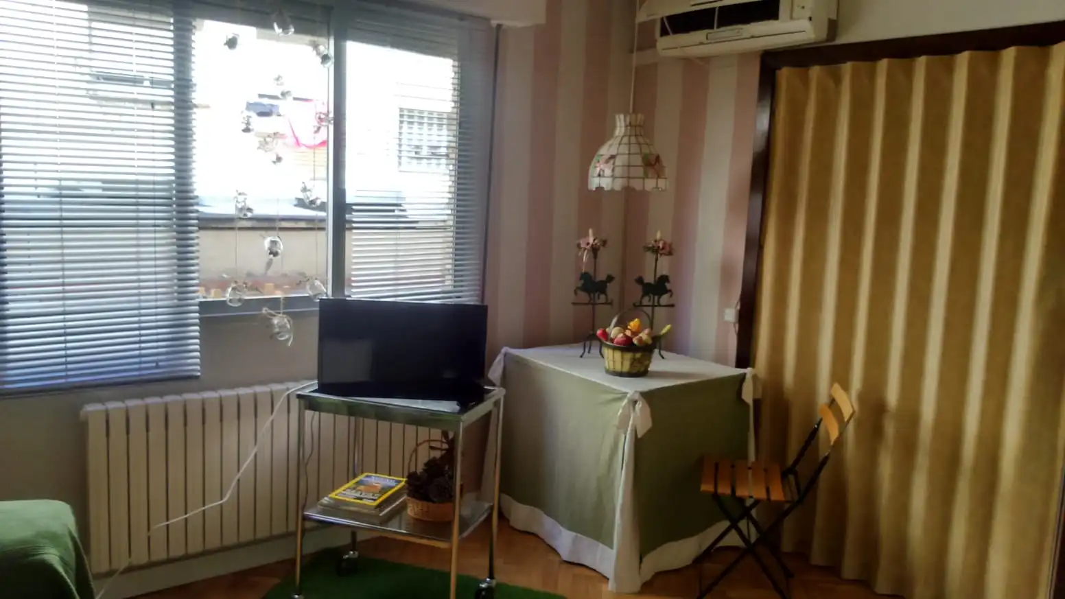 Habitación de Apartamento de alquiler en Zaragoza con Calefacción, Parquet y Amueblado