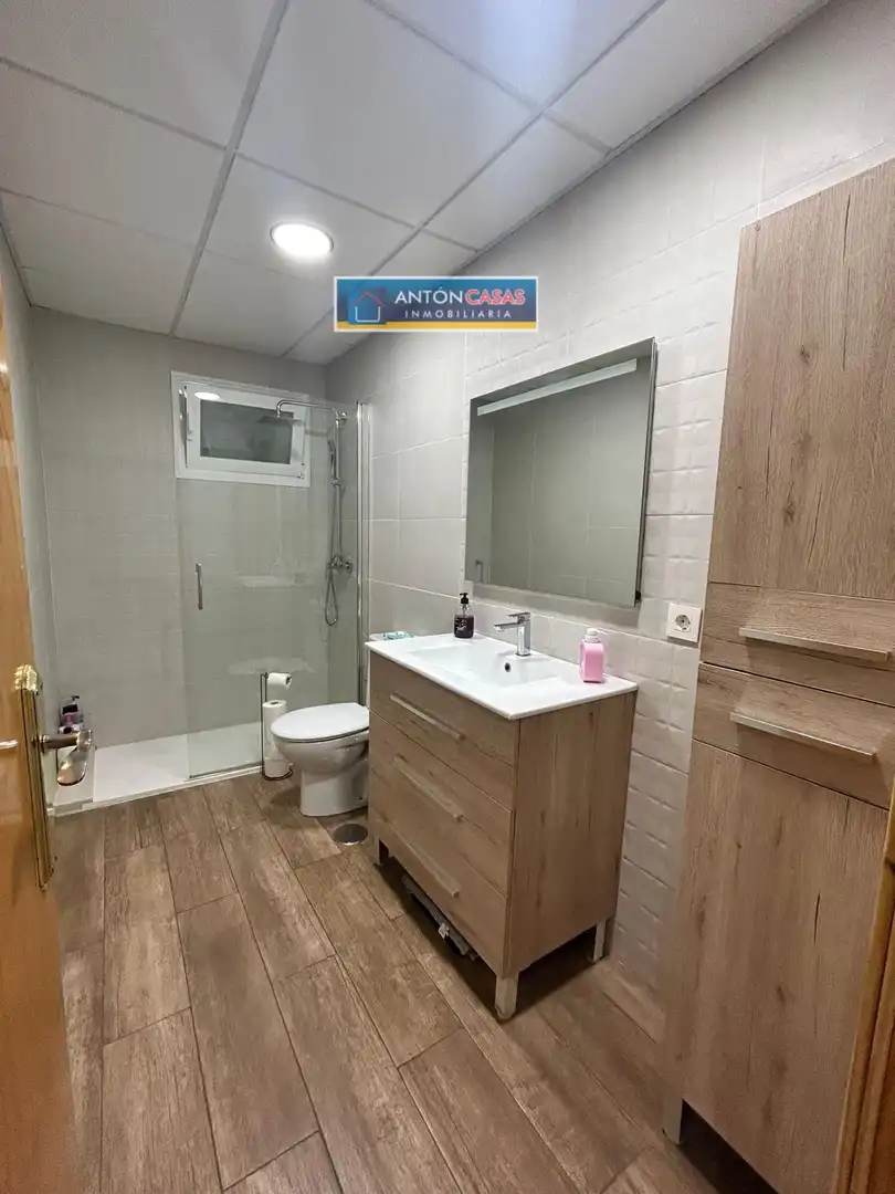 Baño de Piso en venta en Petrer con Aire acondicionado, Terraza y Amueblado