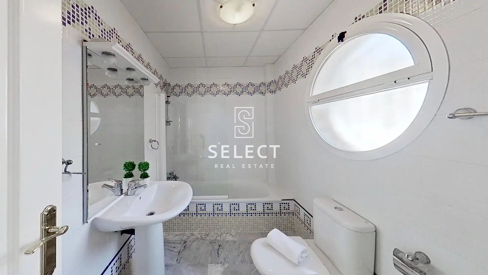 Baño de Casa adosada en venta en Almuñécar con Aire acondicionado, Calefacción y Terraza