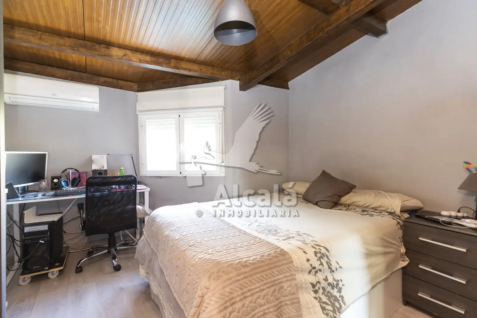 Habitación de Casa adosada en venta en Azuqueca de Henares con Aire acondicionado, Calefacción y Piscina