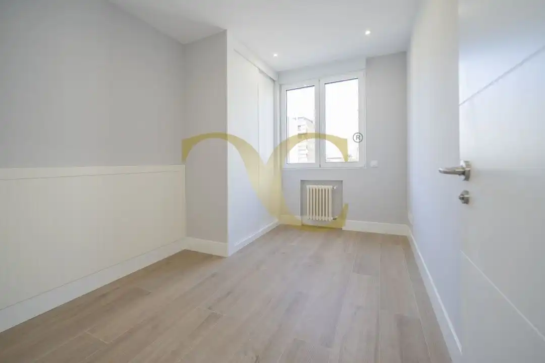 Schlafzimmer von Wohnung zur Miete in Madrid mit Klimaanlage, Heizung und Privatgarten