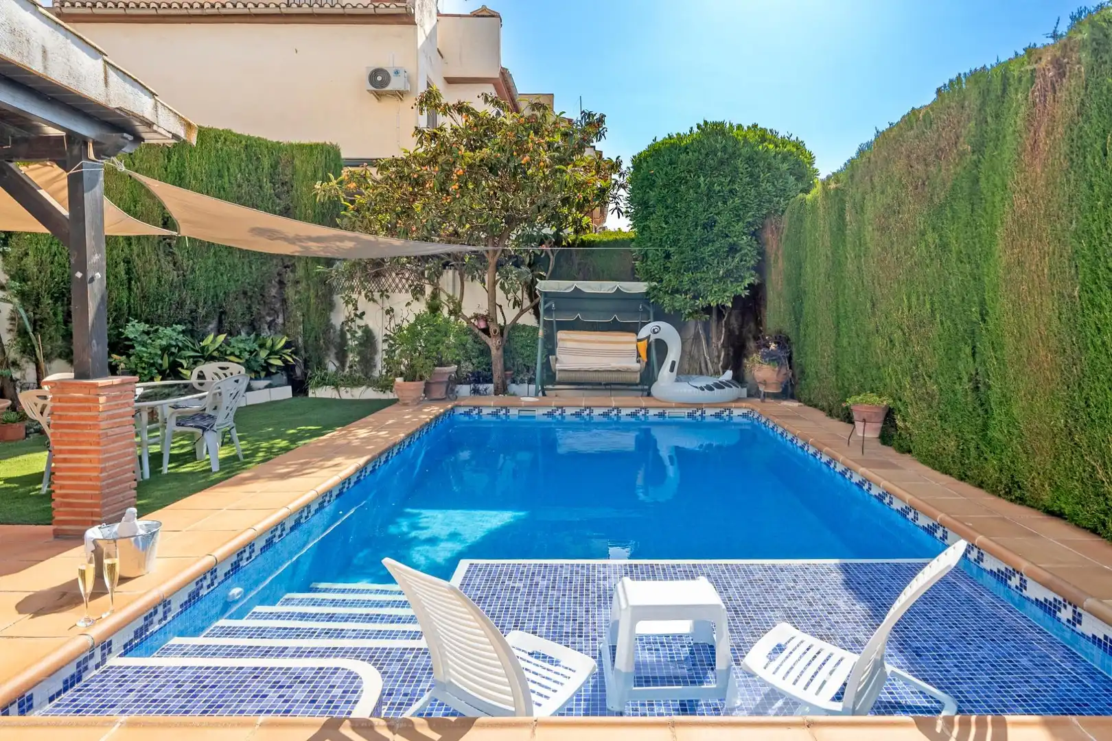 Swimming pool of Houses for sale in Jun  with Air Conditioner, Heating and Private garden