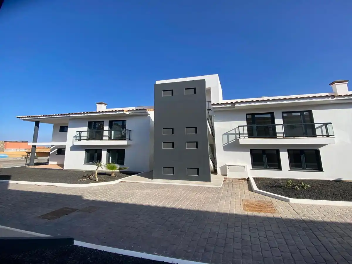 Vista exterior de Apartament en venda en La Oliva amb Terrassa i Piscina comunitària
