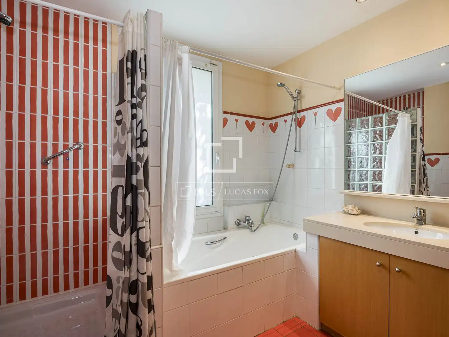 Bany de Casa o xalet en venda en Sant Cugat del Vallès amb Aire condicionat, Calefacció i Jardí privat