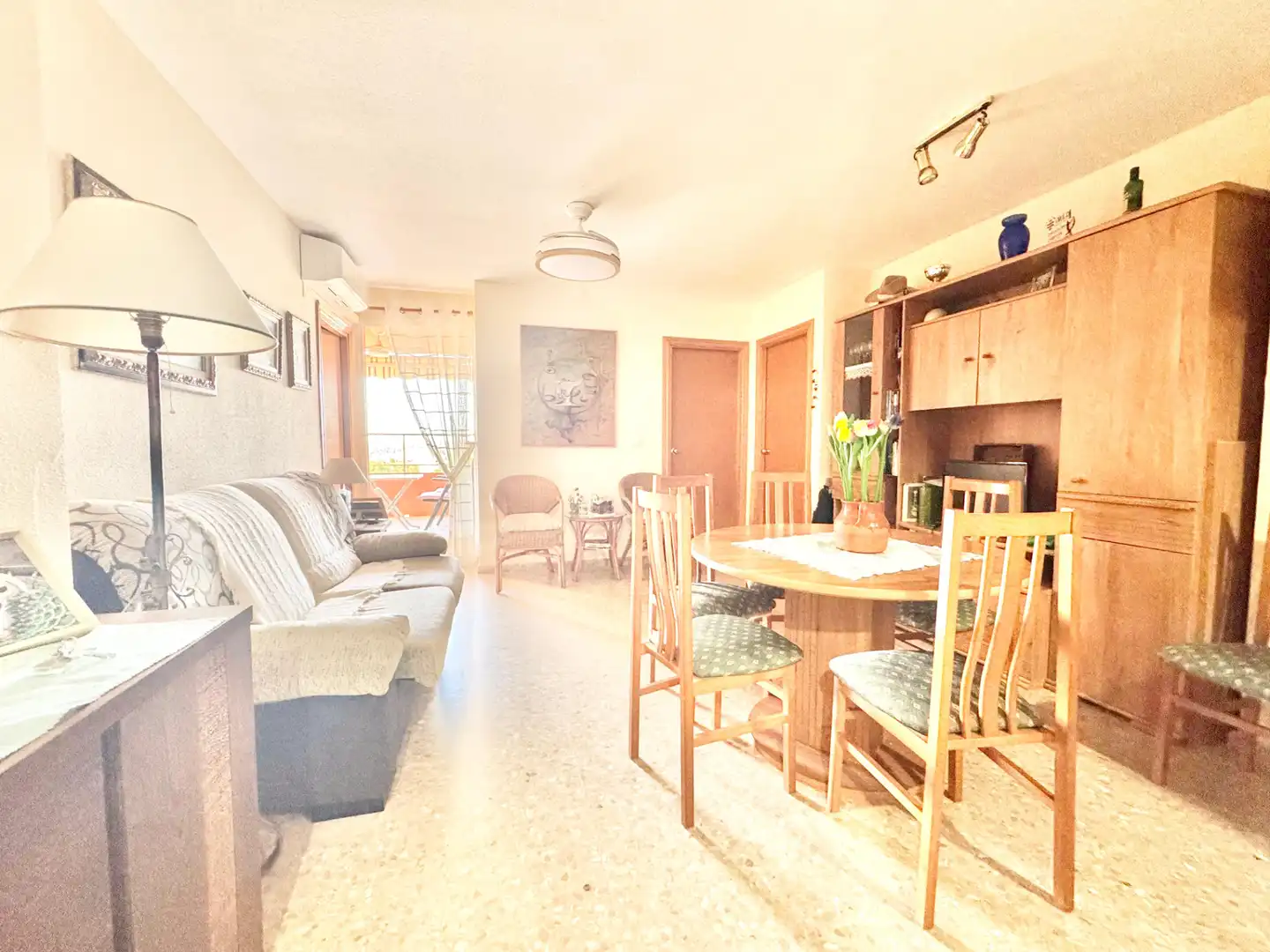 Sala d'estar de Apartament de lloguer en Canet d'En Berenguer amb Aire condicionat, Terrassa i Moblat