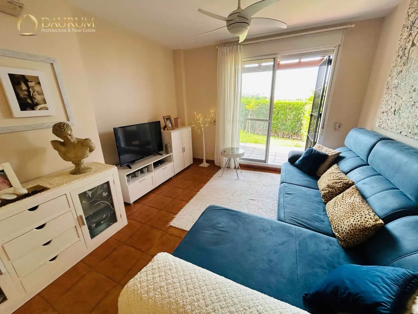 Wohnzimmer von Einfamilien-Reihenhaus zum Verkauf in Torrox mit Klimaanlage, Heizung und Privatgarten