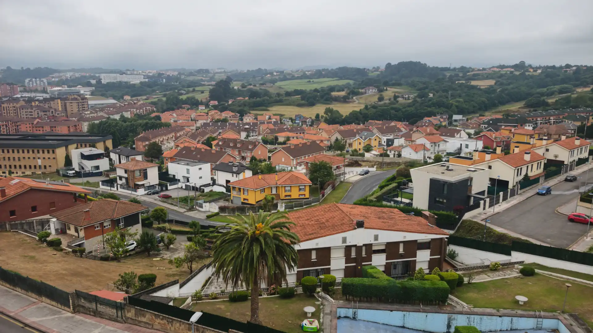 Vista exterior de Pis en venda en Avilés amb Calefacció, Parquet i Terrassa
