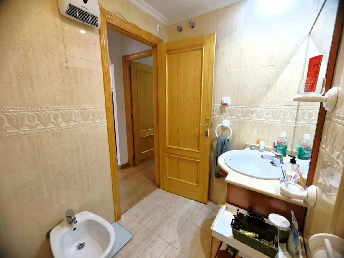 Baño de Casa adosada de alquiler en Santa Pola con Aire acondicionado, Calefacción y Parquet