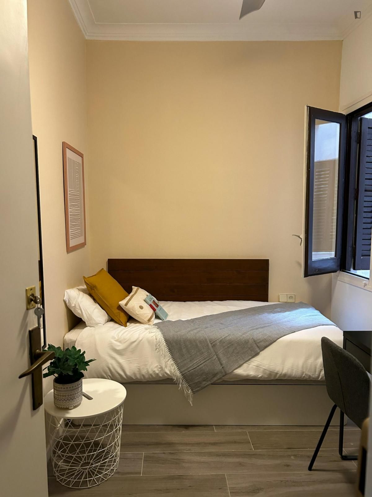 Dormitori de Apartament per a compartir en  Barcelona Capital amb Calefacció, Moblat i Forn