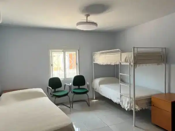 Habitación de Piso para compartir en Tauste con Aire acondicionado, Trastero y Amueblado