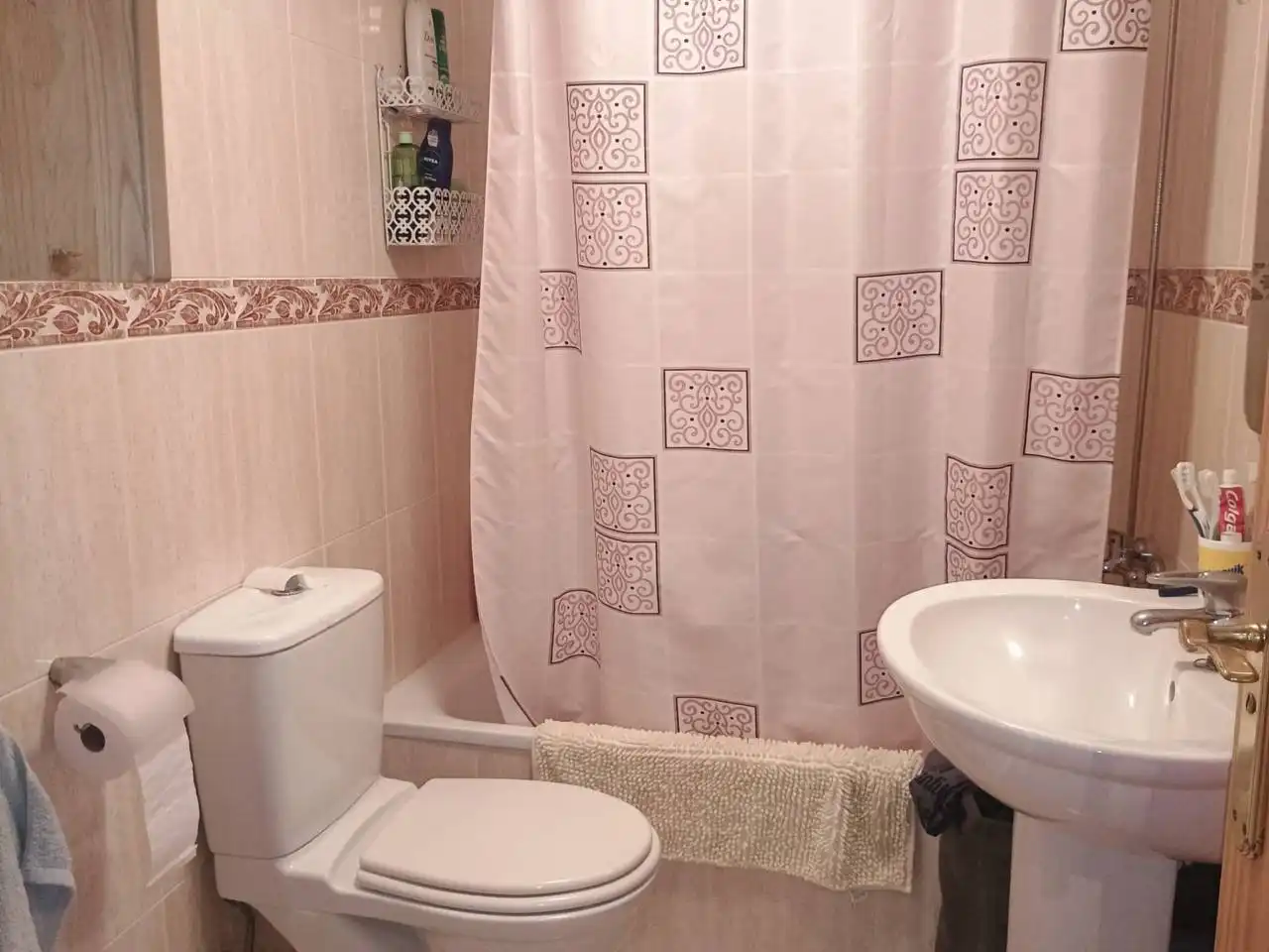 Bany de Apartament en venda en Benalmádena amb Terrassa, Moblat i Balcó