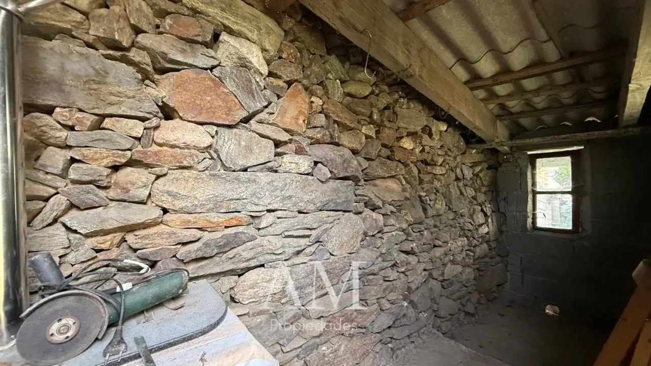 Casa adosada en venta en Vigo  con Calefacción, Jardín privado y Trastero