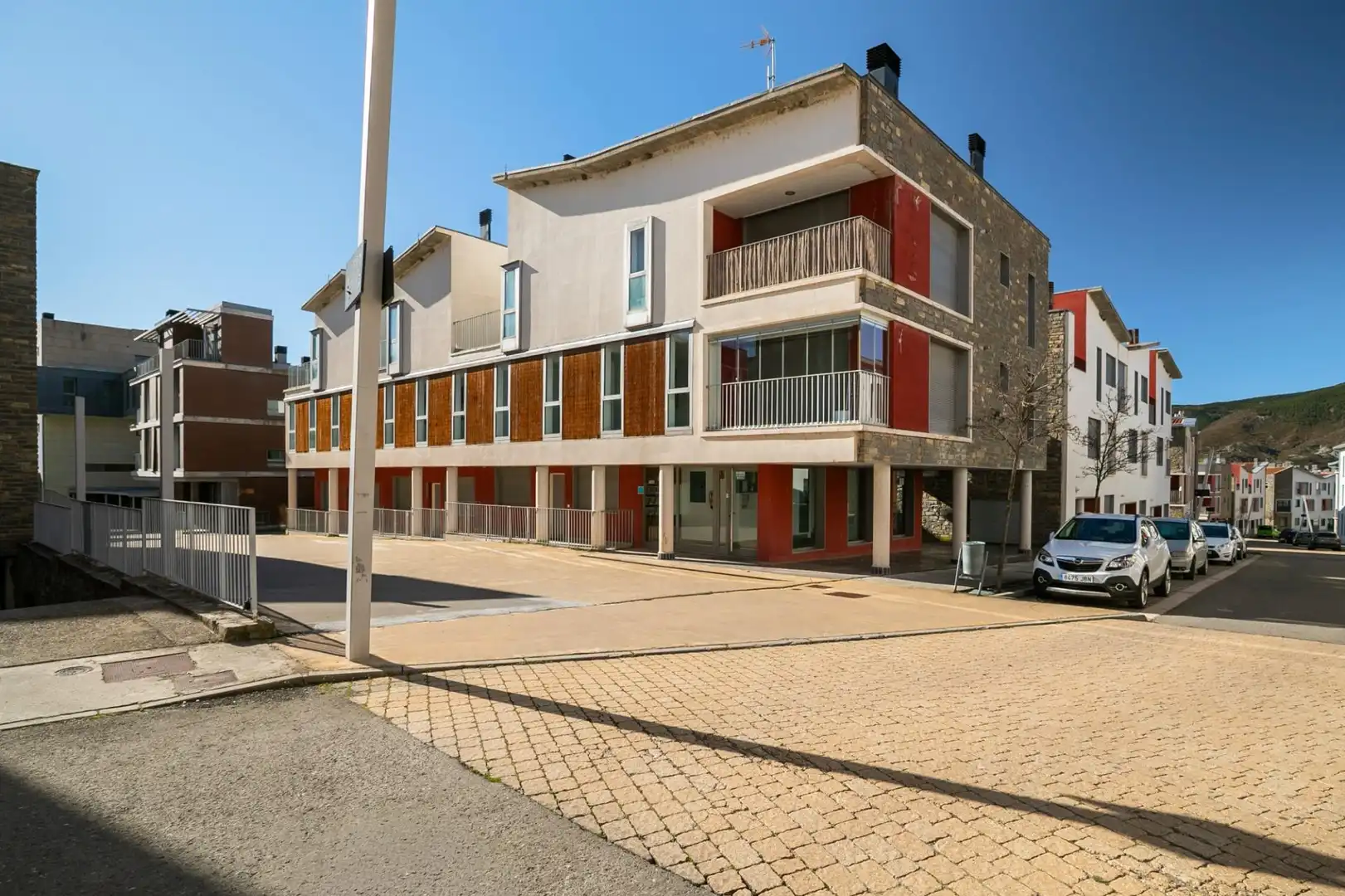Vista exterior de Dúplex en venta en Sabiñánigo con Calefacción, Terraza y Trastero