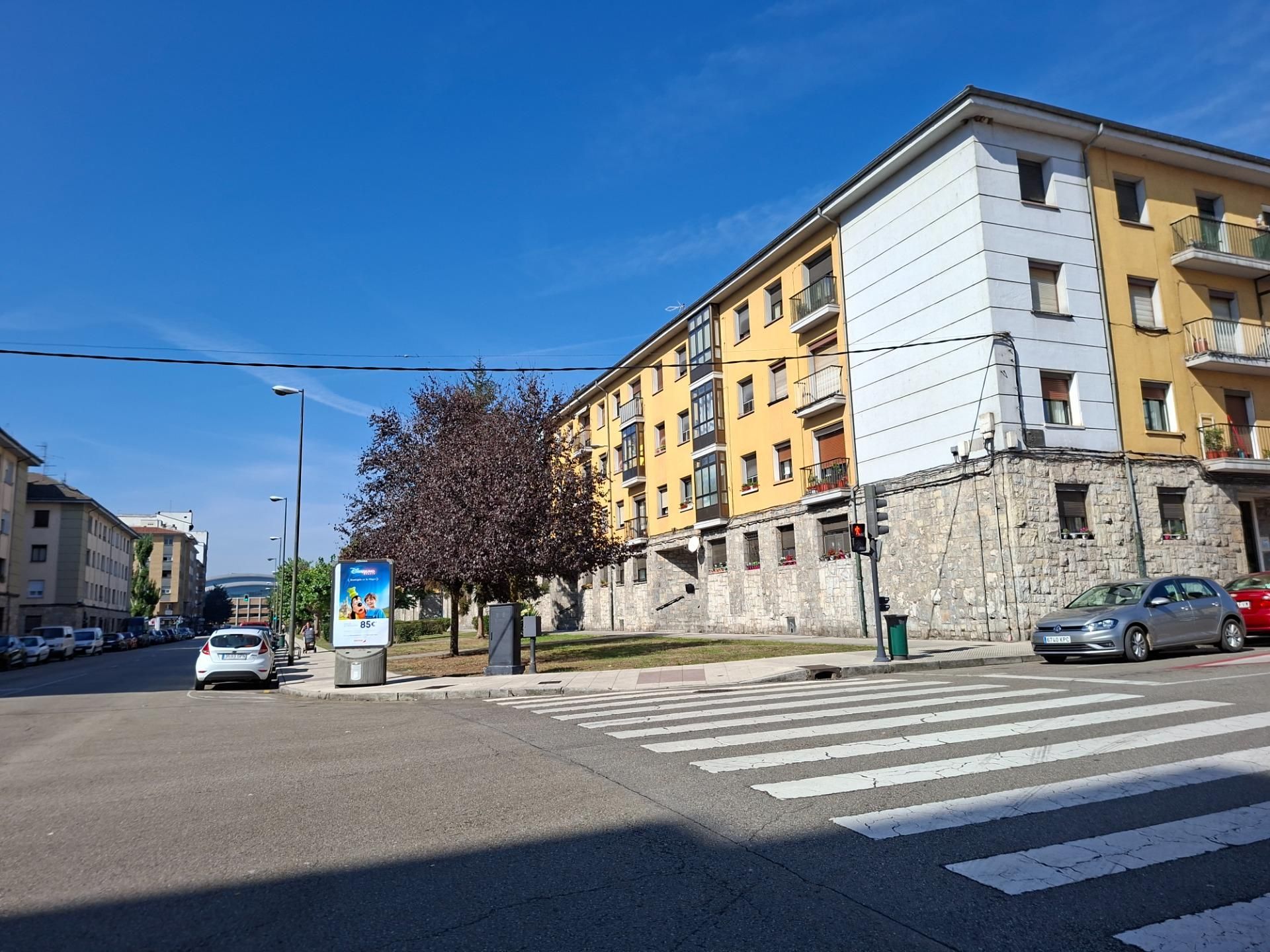 Exterior view of Planta baja for sale in Oviedo 
